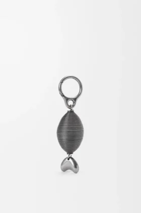 Oval fiskesmykke