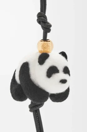 Panda-smykke i filt og kalveskinn