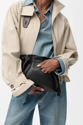 Panta Medium Flamenco-clutch i skinnende kalveskinn
