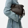 Panta Medium Flamenco-clutch i skinnende kalveskinn