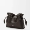 Panta Medium Flamenco-clutch i skinnende kalveskinn