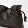 Panta Medium Flamenco-clutch i skinnende kalveskinn