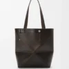 Panta Medium Puzzle Fold-tote i skinnende kalveskinn Panta Medium Puzzle Fold-tote i skinnende kalveskinn