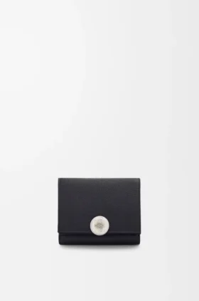 Pebble-lommebok med tre folder i kalveskinn med Pebble-struktur