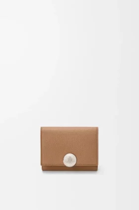 Pebble-lommebok med tre folder i kalveskinn med Pebble-struktur