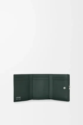 Pebble-lommebok med tre folder i kalveskinn med Pebble-struktur