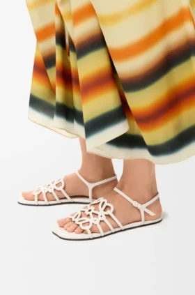 Petal-anagram-sandal i kalveskinn