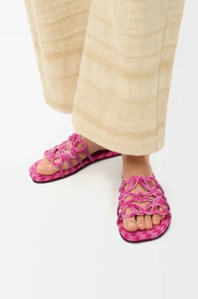Petal Anagram-sandaler i brodert lerret