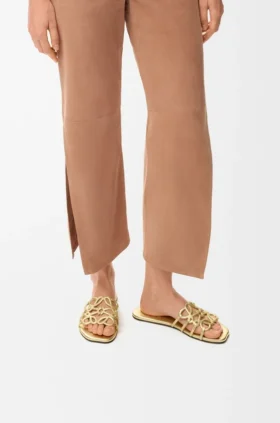 Petal Anagram-sandaler i laminert lammeskinn