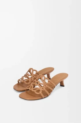 «Petal Anagram»-sandaler i mykt kalveskinn