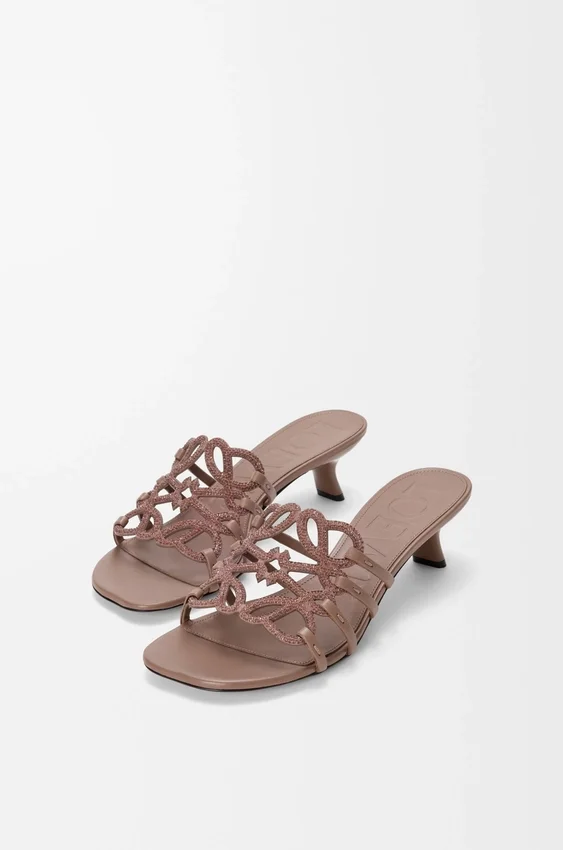 Petal Anagram-sandaler i semsket skinn med strass Petal Anagram-sandaler i semsket skinn med strass