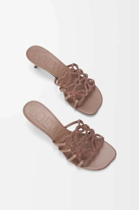 Petal Anagram-sandaler i semsket skinn med strass Petal Anagram-sandaler i semsket skinn med strass
