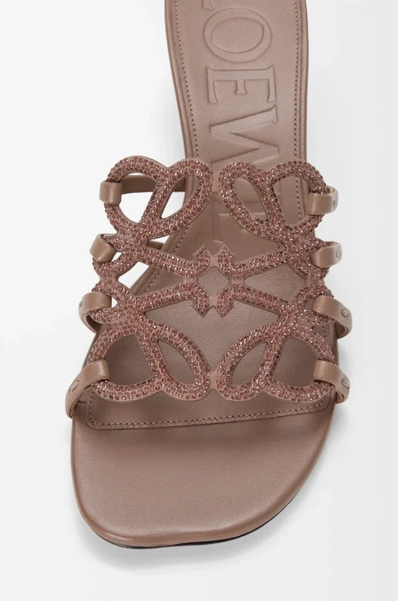 Petal Anagram-sandaler i semsket skinn med strass Petal Anagram-sandaler i semsket skinn med strass