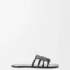 Petal Anagram-sandaler i vegetabilsk garvet kalveskinn og metalliske nitter