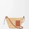 Pochette-veske med spalte i raffia og kalveskinn Pochette-veske med spalte i raffia og kalveskinn