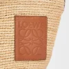 Pochette-veske med spalte i raffia og kalveskinn Pochette-veske med spalte i raffia og kalveskinn