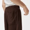 Shorts med snøring i semsket geiteskinn Shorts med snøring i semsket geiteskinn