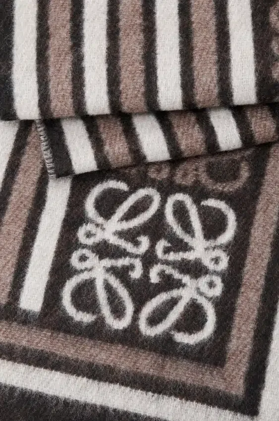 Skjerf i ull og kashmir Skjerf i ull og kashmir