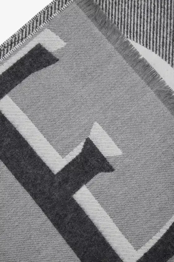 Skjerf i ull og kashmir Skjerf i ull og kashmir