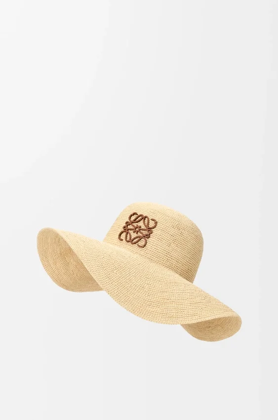 Solhatt i raffia og kalveskinn Solhatt i raffia og kalveskinn