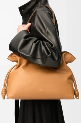 Stor Flamenco-clutch i nappa-kalveskinn
