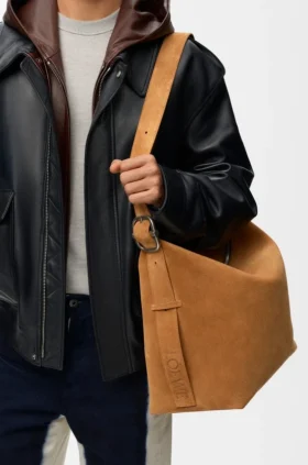 Stor Loop Hobo i kalveskinn i semsket skinn
