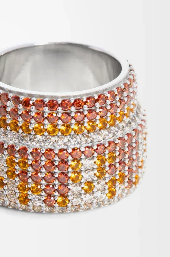Stor pavé-ring i sterlingsølv og krystaller Stor pavé-ring i sterlingsølv og krystaller
