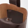 Stor Pebble Bucket i smidig, kornet kalveskinn Stor Pebble Bucket i smidig, kornet kalveskinn