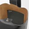 Stor Pebble Bucket i smidig, kornet kalveskinn