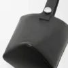 Stor Pebble Bucket i smidig, kornet kalveskinn