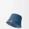 Vendbar bøttehatt i denim Vendbar bøttehatt i denim