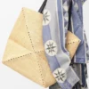 XL Puzzle Fold-tote-veske i raffia XL Puzzle Fold-tote-veske i raffia