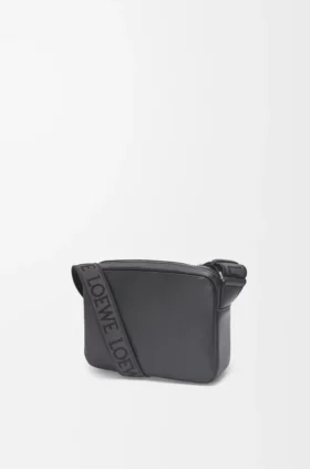 XS Military Messenger-veske i mykt, glatt kalveskinn og jacquard