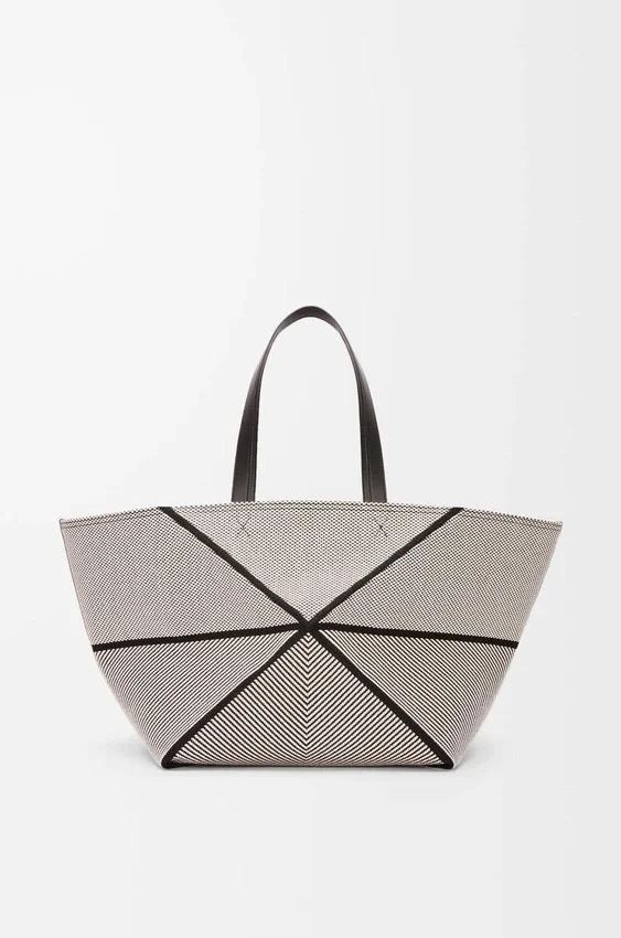 XXL Puzzle Fold Tote-veske i jacquard-canvas og kalveskinn XXL Puzzle Fold Tote-veske i jacquard-canvas og kalveskinn