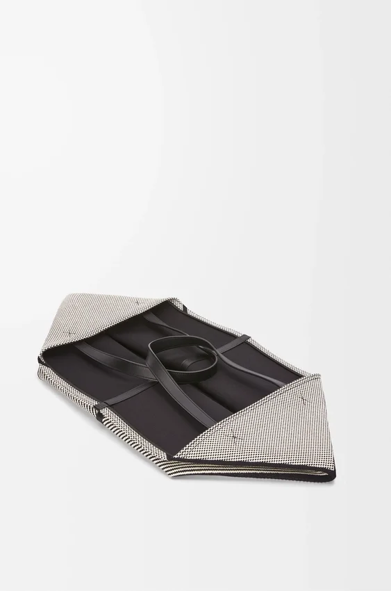 XXL Puzzle Fold Tote-veske i jacquard-canvas og kalveskinn XXL Puzzle Fold Tote-veske i jacquard-canvas og kalveskinn